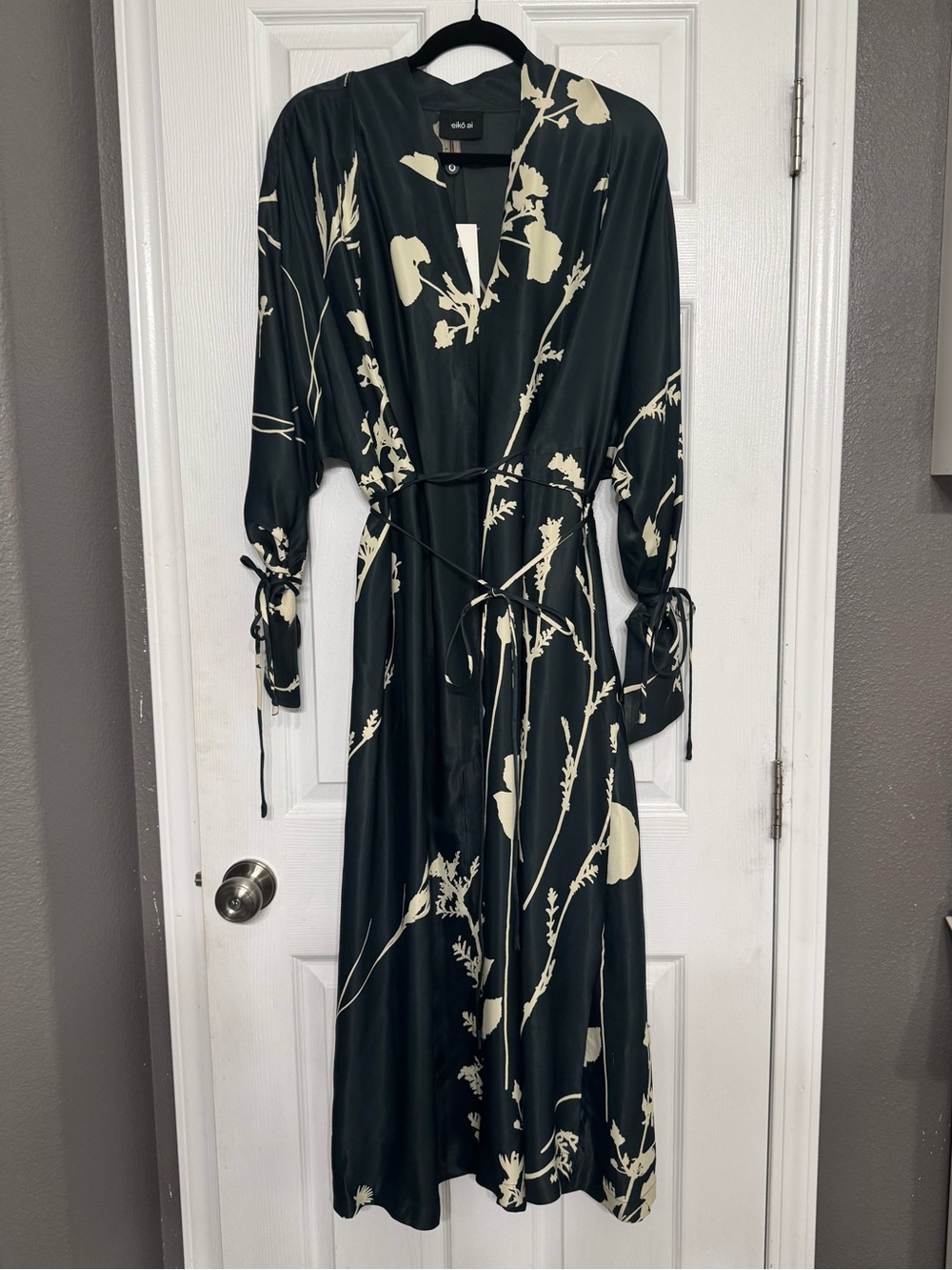 EI Ko ai Gobi Kimono Navy and Cream Floral